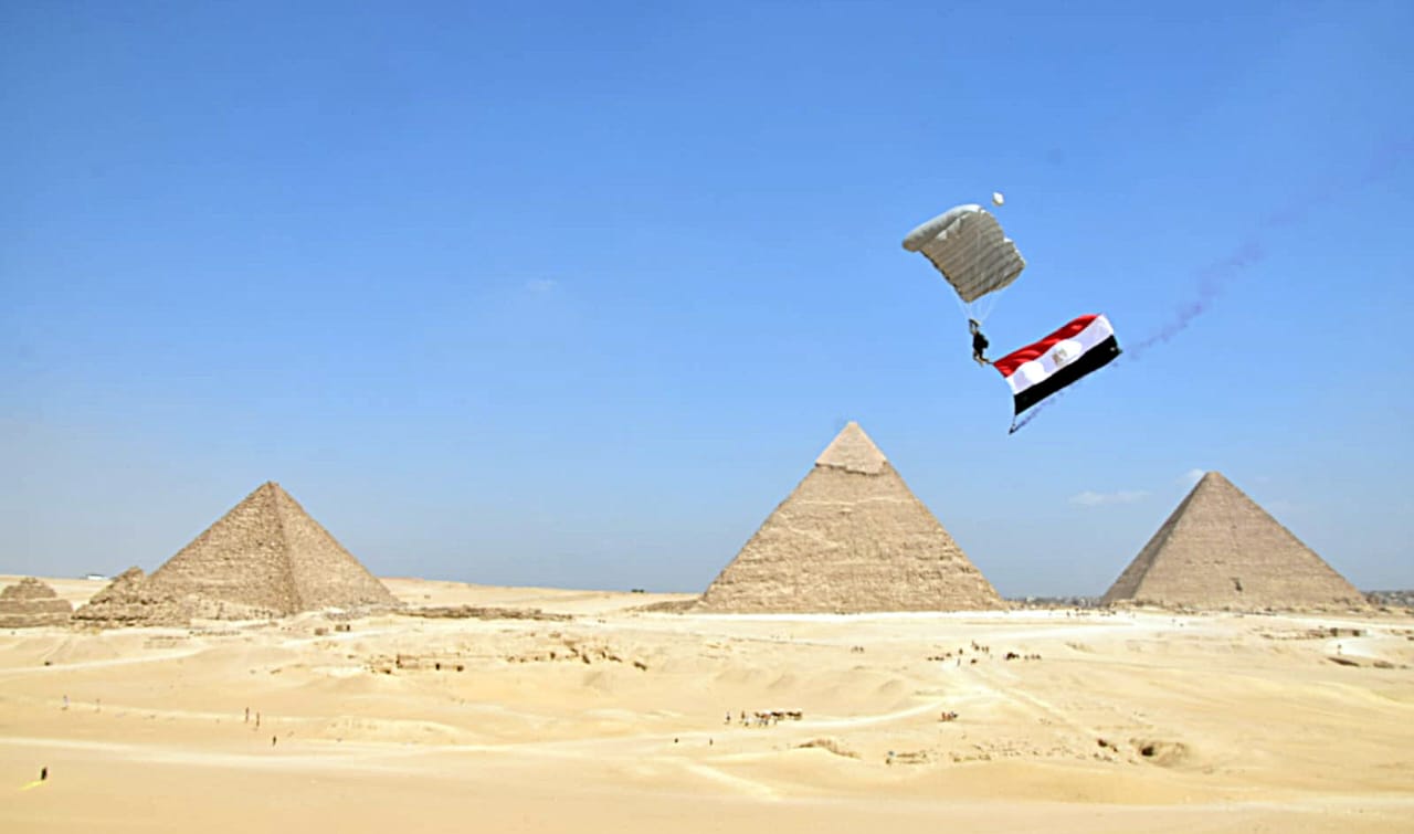 قد تكون صورة ‏‏تمثال أبو الهول بالجيزة‏ و‏نص‏‏